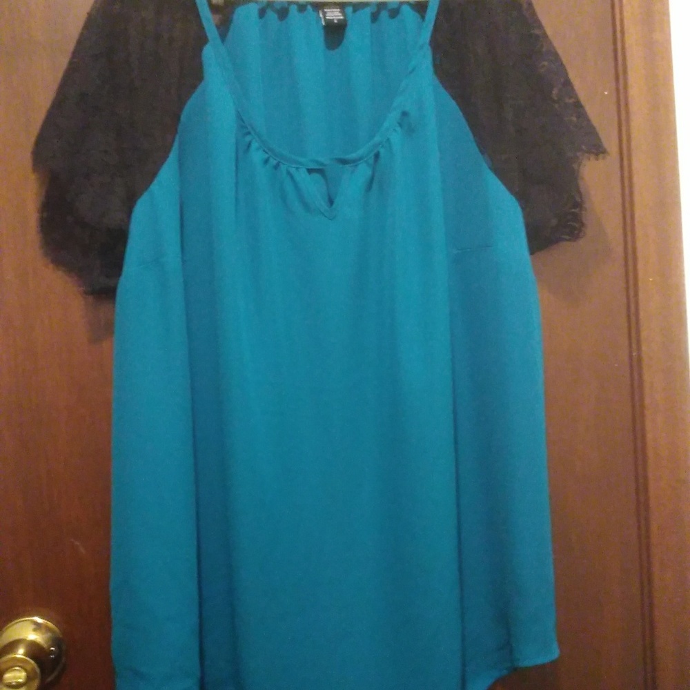 Torrid 4 teal and black lace top